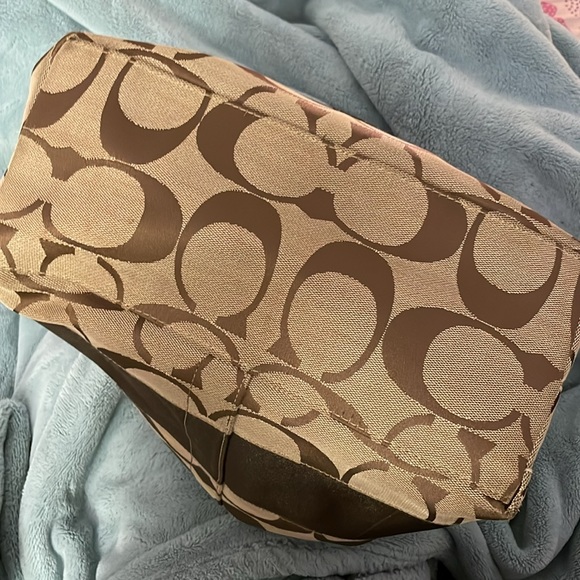 Excellent Condition Coach Shoulder Bag! - Picture 3 of 5